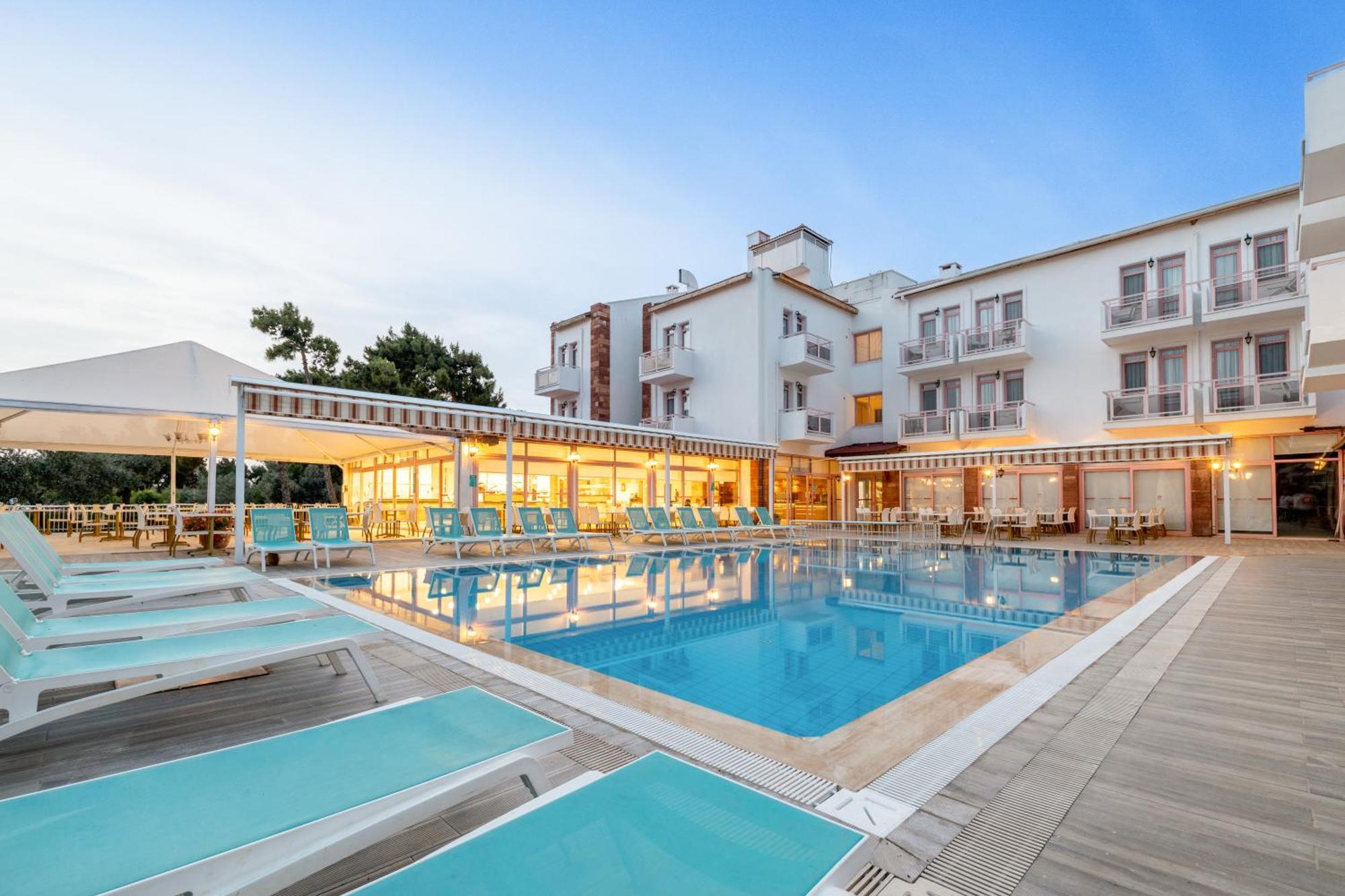 Hanedan Beach Hotel フォチャ エクステリア 写真