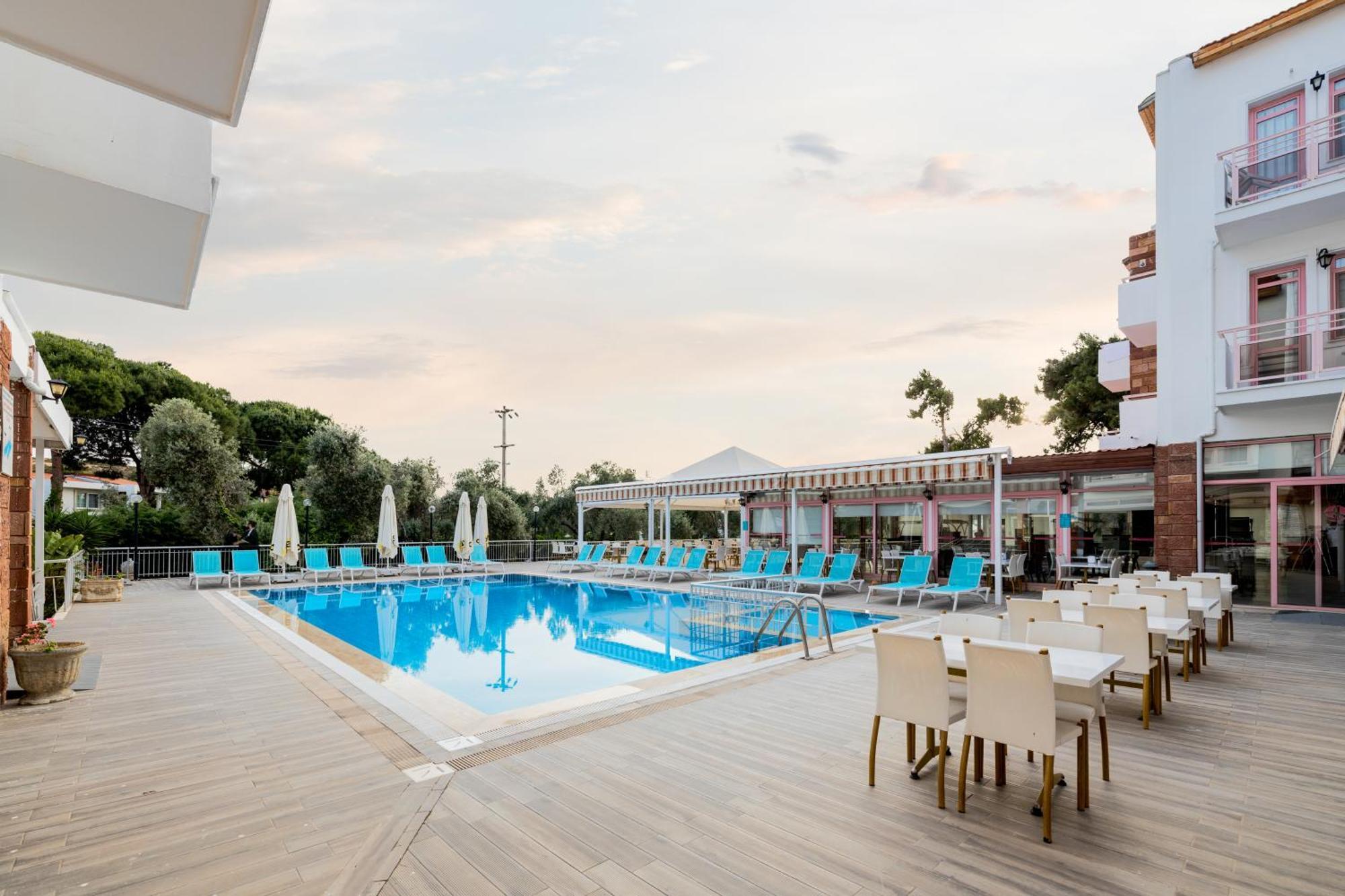 Hanedan Beach Hotel フォチャ エクステリア 写真