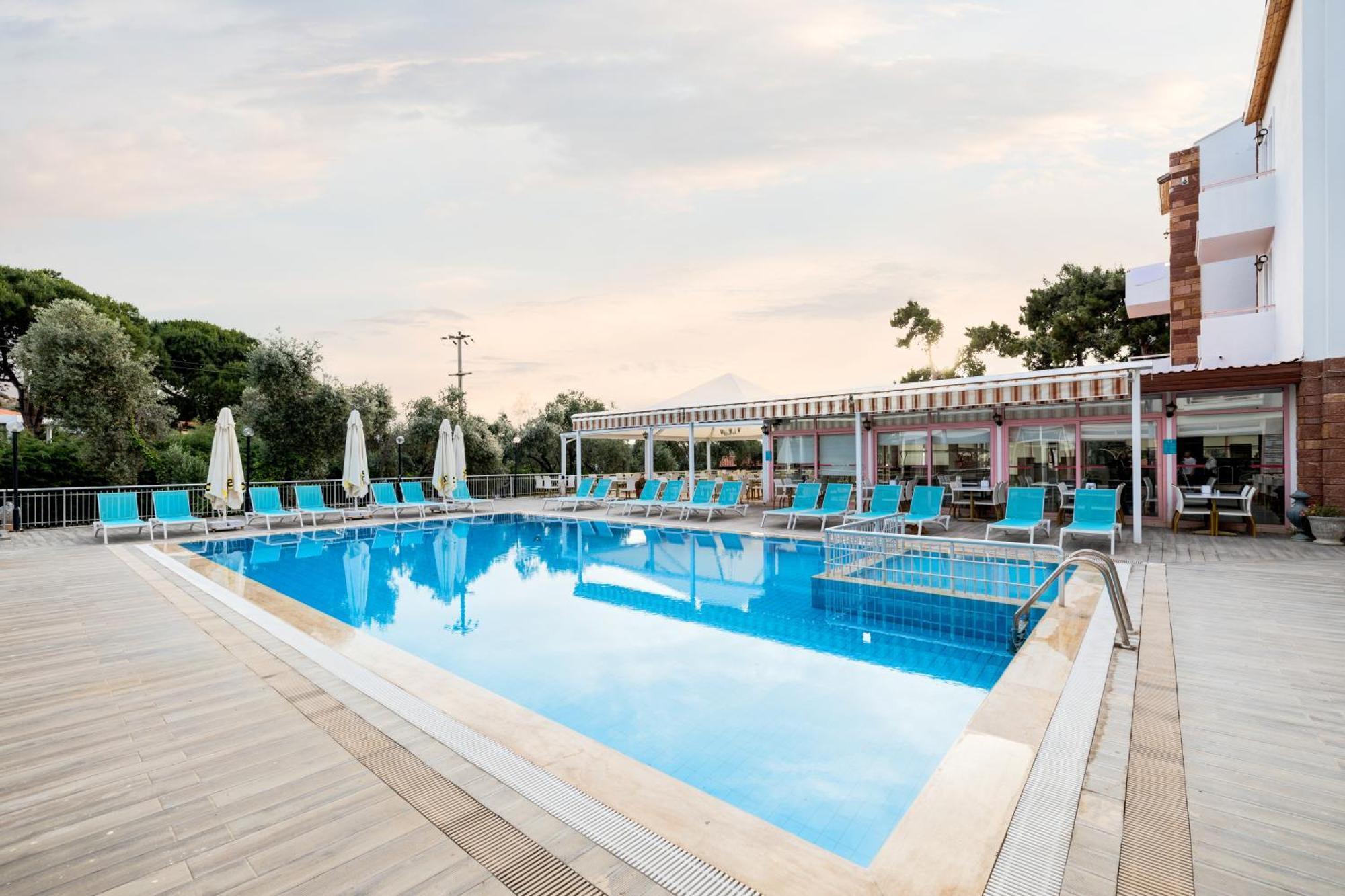 Hanedan Beach Hotel フォチャ エクステリア 写真