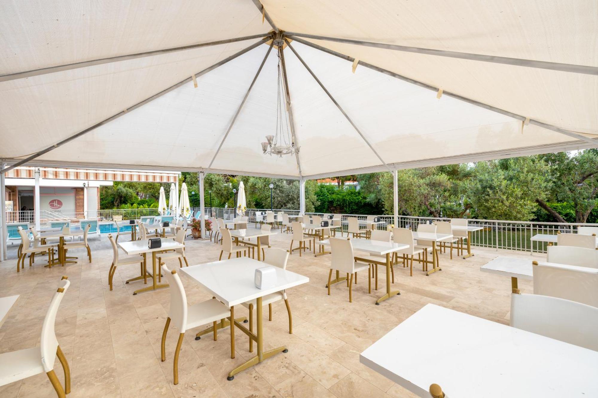 Hanedan Beach Hotel フォチャ エクステリア 写真
