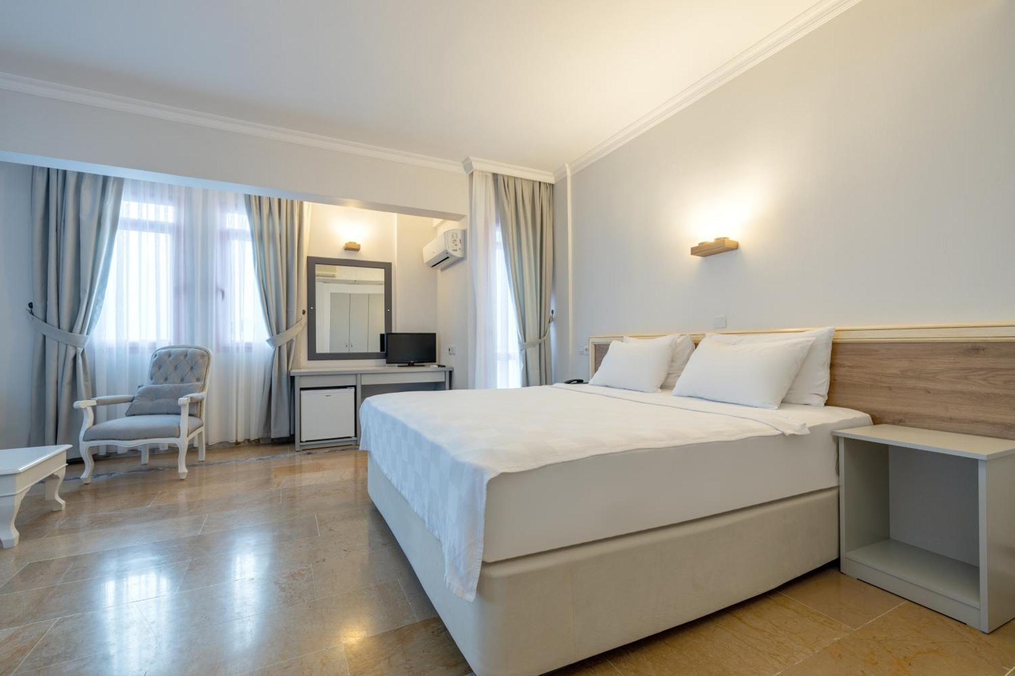 Hanedan Beach Hotel フォチャ エクステリア 写真